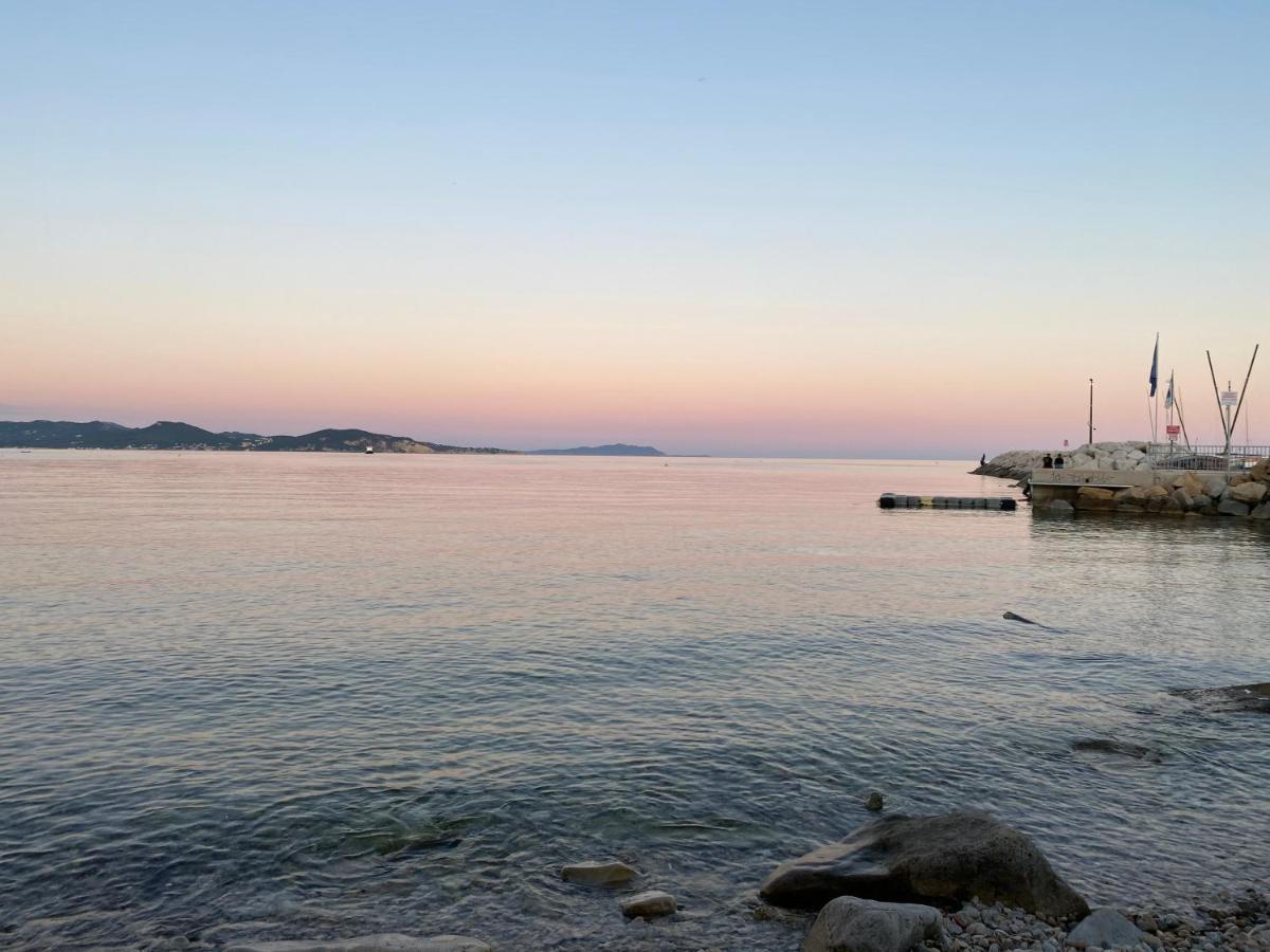 Fanny Wifi Climatise Tout A Pieds 4 Personnes La Ciotat Esterno foto
